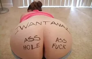 XXX پاپا كس احمر جامد از طریق سوراخی که در جوراب شلواری با سخت پوستان ساخته شده است ، شبیه سازی را در گربه خود می کند