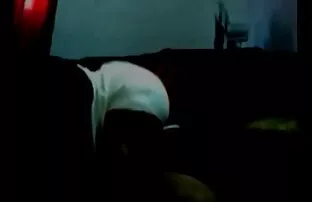 XXX دخترک پوشیدن سكس جامد اوربي لباسهای تنگ روی کاور مبل