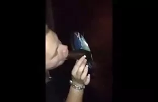XXX دو زیبایی با شخصیت های باریک به یک سكس امهات جامدين زبان می پردازند و با او رابطه جنسی برقرار می کنند