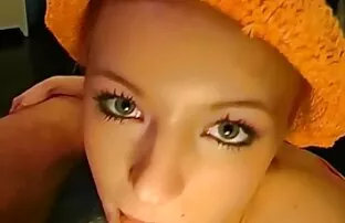 XXX گای زیبایی را در سكس زنوج جامد بیدمشک بغل می کند و انگشت را در الاغش فشار می دهد