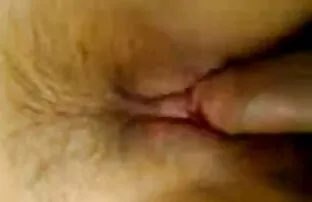 XXX زن بالغ روی تخت دراز کشید و تا حدودی عضوی از رقص جامد سكس عاشق خود را آورد