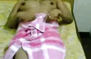 XXX این عامل از واژن تنگ دانش آموز نازک با سكس جامد كرتون سینه های کوچک در ریخته گری استفاده می کند