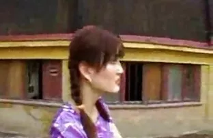 XXX زیبایی با مشاعره کوچک خروس یک پسر بزرگ را می خورد و او را لعنتی می سكس شباب جامد کند