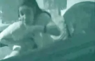 XXX فاکر مقعد را از MILF برنزه شده لیس می زند و عرب نار جامد آلت تناسلی را به واژن فشار می دهد