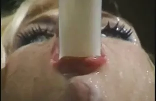 XXX اسلندر مردی اباحي جامد را از سن پترزبورگ برای بازدید دعوت می کند و در سوراخ عقب به او داده می شود