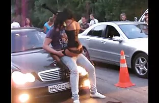 XXX مادرم با خال کوبی روی کمر خود ، توسط سكس خوال جامد دو سیاه پوست لعنتی می شود