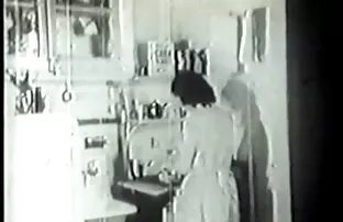 XXX لاتینا با بیدمشک مو در حیاط خلوت لاتینا جنس عربى جامد را گرفت