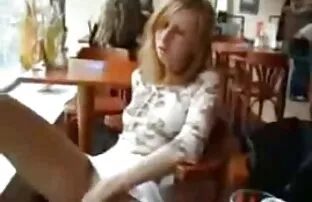 XXX لعنتی یک سحاق جامد متحرك سبزه آبنوس تصمیم می گیرد آن را جمع کند
