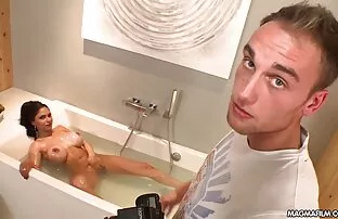 XXX یک زوج جوان سكس جامد عنيف در زندگی جنسی خود چیز جدیدی را امتحان کردند