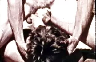 XXX سبزه جوان دیک بلند را بلعیده است افلام سكس عربى جامده