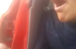 XXX یک سبزه جوان تخم مرغ سحاق جامد متحرك هم اتاقی را جلوی دوربین می بلعید