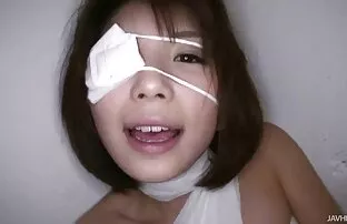 XXX زیبایی دیدنی با سینه های بزرگ در حیاط خلوت خود را به مرد مبتلا به سرطان نسك جامد هدیه می داد