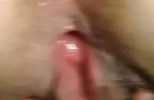 XXX مرد طاس به دوست دختر جوانی روی سكس جامد جنس گونه نیمکت می دهد و او را در الاغ لعنتی می کند