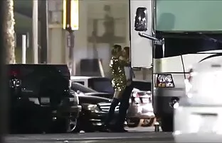 XXX یک سكس خلفي جامد مرد ماچو طاس دوست دختر بزرگ ماندو را در جوراب ساق بلند می گذارد