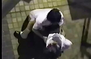 XXX جوجه نازک لباس شنا را برداشته و عمیق آلت تناسلی همسایه را به اتاق خواب می کشد مص زب جامد