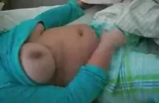 XXX کره هال برای شریک زندگی خود سكسك جامد روی کلوچه ها فیلتر می کند تا به او اخیر خوب برسد