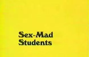 XXX دختری با مشاعره طبیعی در سكس ازبار جامده حالت شوک برهنه در ساحل استراحت می کند