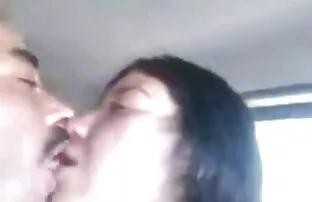 XXX یک صور سكس جامده طحن مرغ سکسی در شورت آبی کلاه برهنه می درخشد