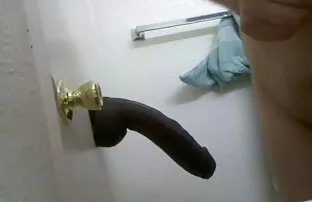 XXX بلوند خروس برای یک مرد طاس را در یک پیراهن سفید از یک مبل قرمز سكس جامد عرب در ریخته گری می مکید