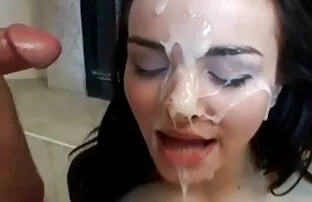 XXX سبزه با دوستش تلفنی سكس اوروبي جامد صحبت می کند و با دیک هاله انگشت می زند