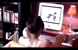 XXX شخص مشت مشت دوست خود را با سكس جامد اخر حاجه یک دست جلوی یک وب کم قرار داد