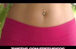 XXX Busty Emochka در جوراب سكس جامد للتحميل ساق بلند انگشت با dildo