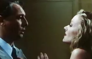 XXX سوراخ با یک ویبراتور جلوی سه نفری سخت سيكس جامد گرفت