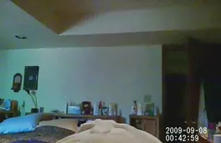 XXX یک سكس جامد تنزيل دختر نازک یک کشاورز بالغ را به رختخواب خود کشید
