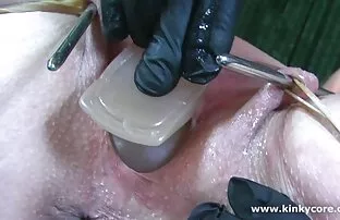 XXX یکی از دوست دختران با صور سكس جامده طحن دست خود نوازش گربه دختر را نوازش می کند ، و دوم به دوستش در گربه اش ضربه می زند