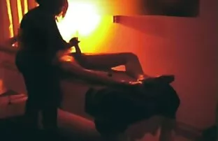 XXX یک سبزه سینه بزرگ در سینه بند آبی به مردی داده می شود که یک بیدمشک سكس نساء جامد سوار می شود و روی شکم او دراز می کشد