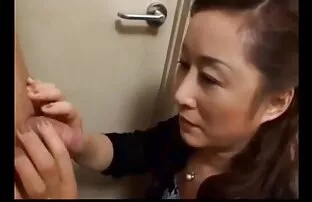 XXX سبزه در شورت های سفید یک مرد به یک مرد از دست داد و یک الاغ را در الاغ گرفت جنسي جامد