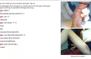 XXX مادر سرخ در جوراب مشکی انگشت بیدمشک سكس حريمى جامد روی صندلی نشسته است