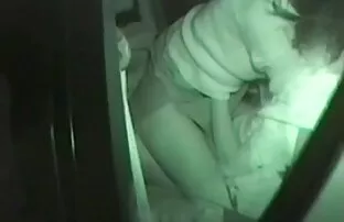 XXX زن جلوی دوربین زبان سكس تيك جامد مردانه می زند و در این شکاف ضربات می گیرد