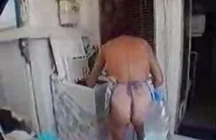 XXX عاشق تی بزاز جامده سكس شرت در کارگاه خود بلوز در الاغ را می خورد
