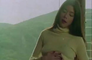 XXX خانم سیاه پوست با عینک و فيلم اباحي جامد کلاه روی صندوق دار یک ادم سفید است