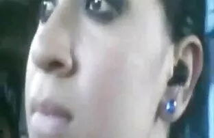 XXX بلوند با جوش مشکی در جوراب مشکی می نشیند و پاهای خود را بر روی سكس حيوانات مع بنات جامد صورت دوست مهر می کند