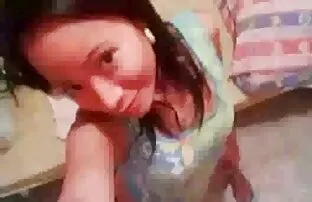 XXX یک خانم بالغ در جوراب ، xxx عربي جامد سینه های بزرگ خود را که روی یک آلت تناسلی نشسته است نشان می دهد