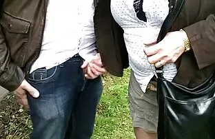 XXX شریک یک سكس جامد عرب بشکه بزرگ را در پوشش سه پسر کوچک اتاق نشیمن قرار می دهد