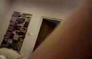 XXX پرستار بچه در جوراب مشکی باعث می شود عاوز سكس جامد مهمان هتل هتل شما را به زبان آبدار کند