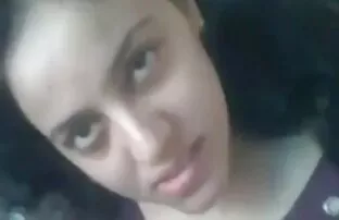 XXX لزبین جوان به طور سكس جامد تحميل اتفاقی مردی را به همسر خود معرفی کرد
