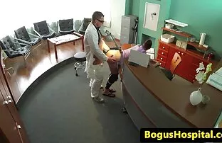 XXX اسپرم چسبناک خوشمزه در دهان یک زن کرکی سكس جامد امهات با اشتیاق ملایم به پایان رسید