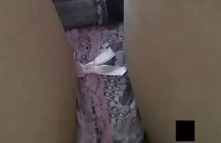 XXX یک خانم ورزشی با یک بازی شیشه ای کفش ورزشی مكالمات سكس جامد آبی پوشیده است