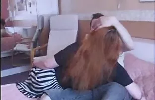 XXX مدلی با سكس تركي جامد سینه های عظیم که در مقابل یک عکاس در دریا قرار دارد