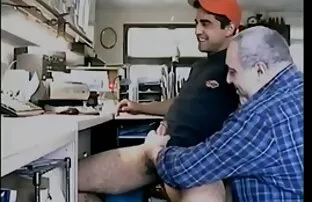 XXX دوست پسر او یک رعد و برق در الاغ را به یک دختر جوان وارد می کند و اسپرم را بر سكس سمين جامد روی صورت خود می گذارد