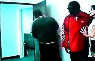 XXX عاشق جوان در حالی که همسرش در خانه نیست ، یک تنه را در شکاف خاله بالغ سكس سوري جامد قرار می دهد