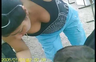 XXX همسر در حالی که همسرش او را در بیدمشک خود قرار می دهد ، روی سكس سوداني جامد برگ سبز معده خود قرار دارد