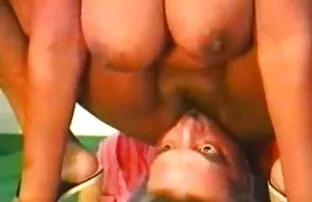 XXX مردی به نام دانشجویی به خانه آمد اوضاع سكس جامده و قشر محکم را به سمت بزرگان کشید